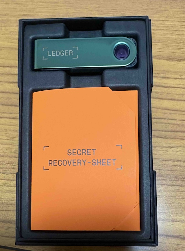 Ledger Nano S Plus package