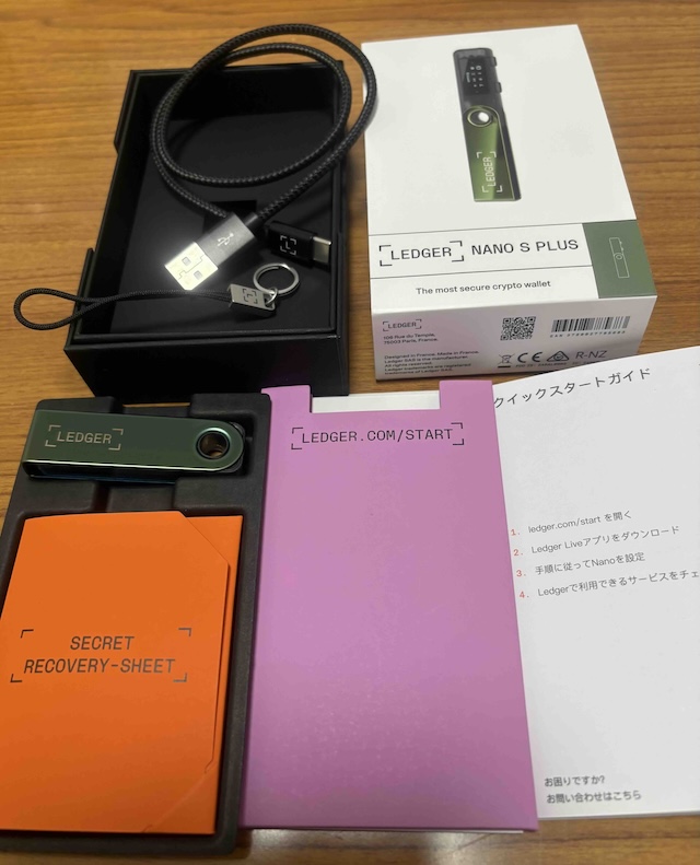 Ledger Nano S Plus contents